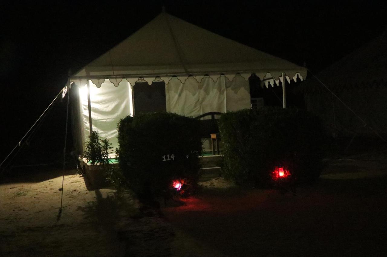 Sunny Desert Camp Kūri 外观 照片