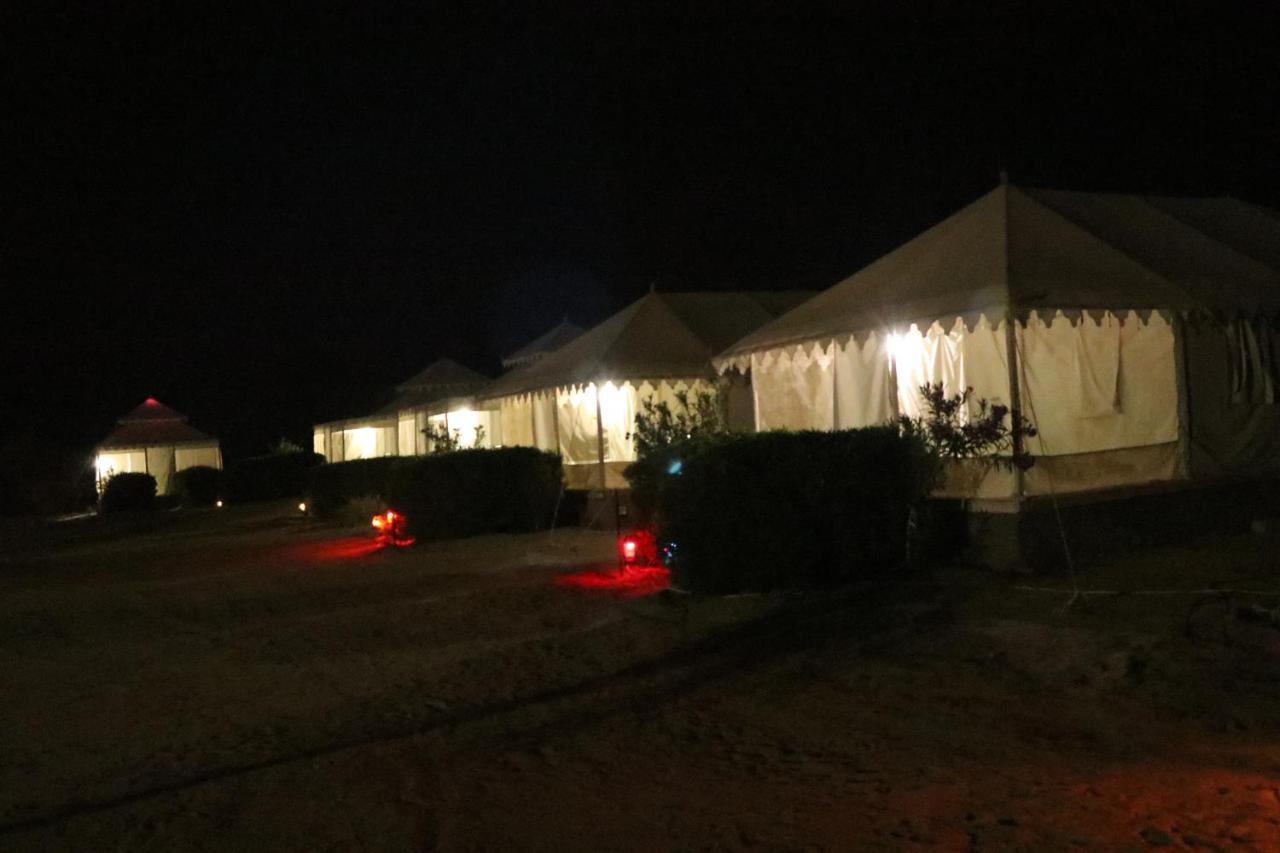 Sunny Desert Camp Kūri 外观 照片