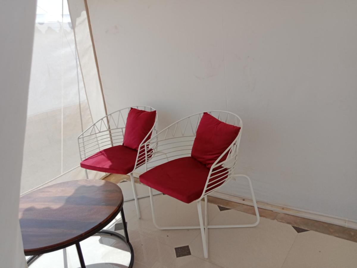 Sunny Desert Camp Kūri 外观 照片