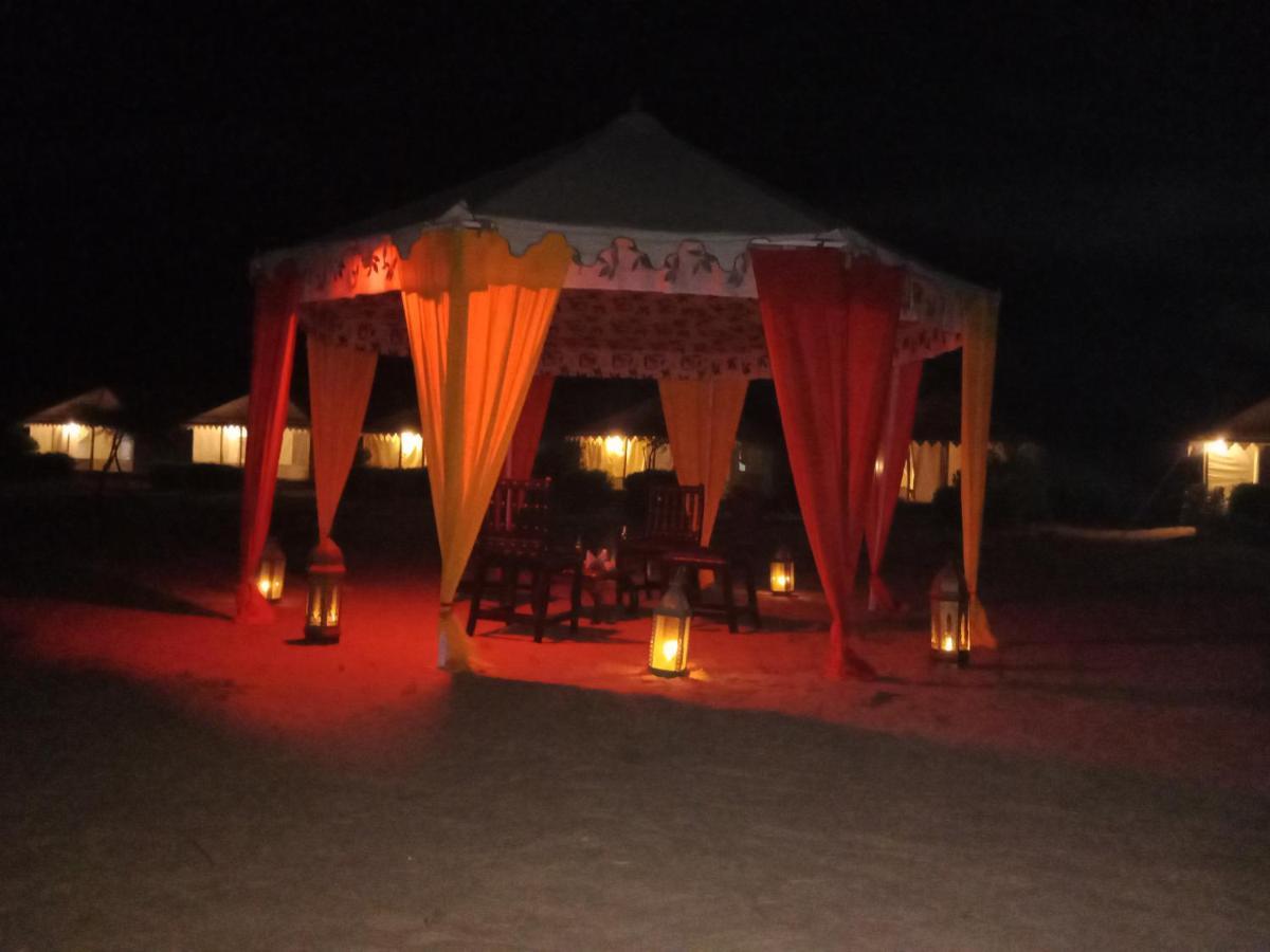 Sunny Desert Camp Kūri 外观 照片
