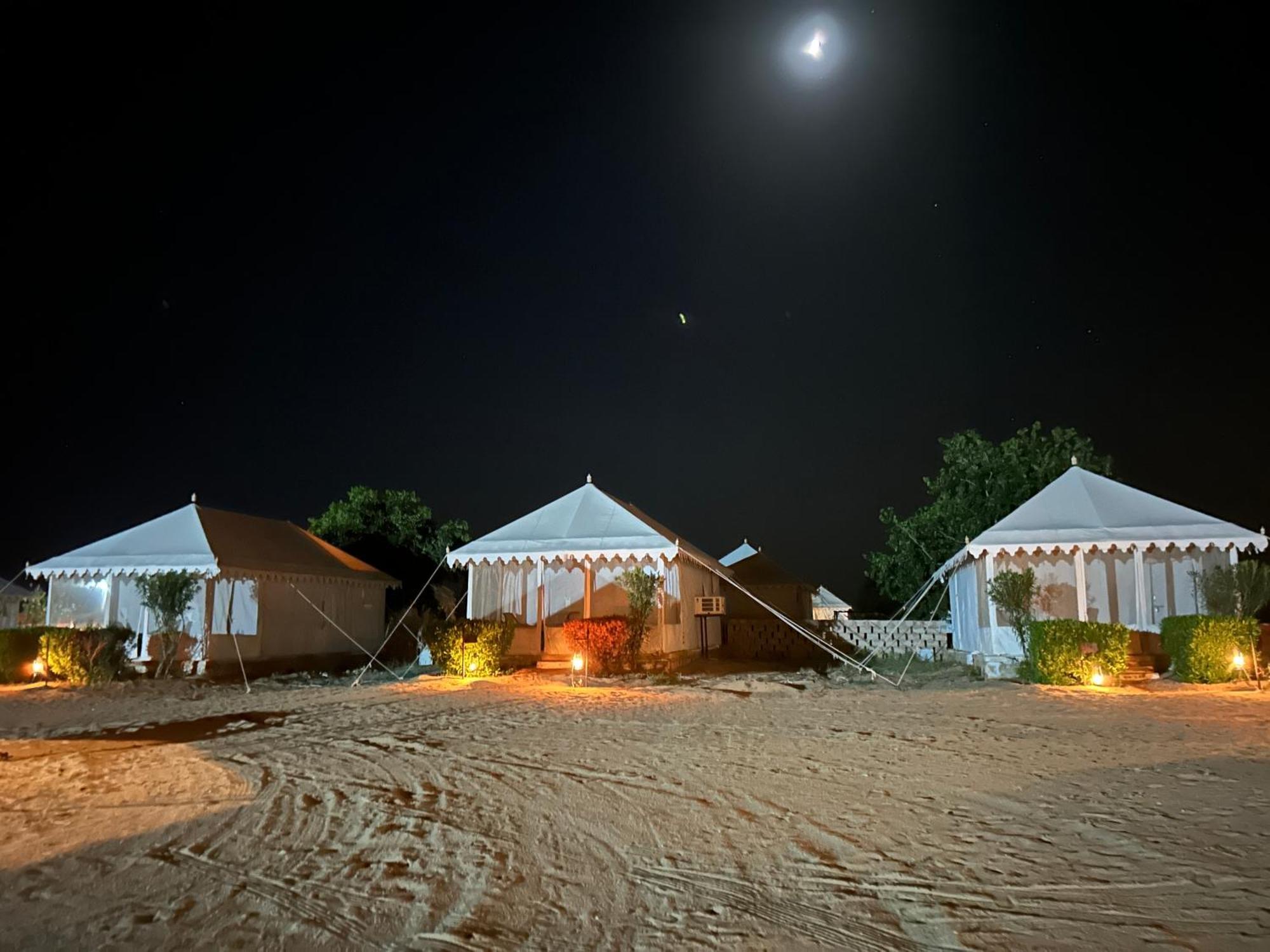 Sunny Desert Camp Kūri 外观 照片