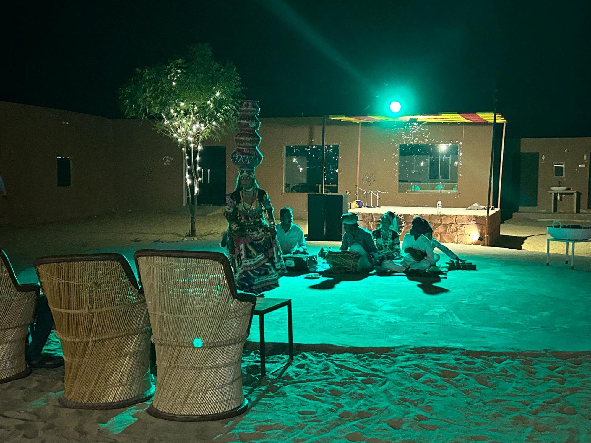 Sunny Desert Camp Kūri 外观 照片