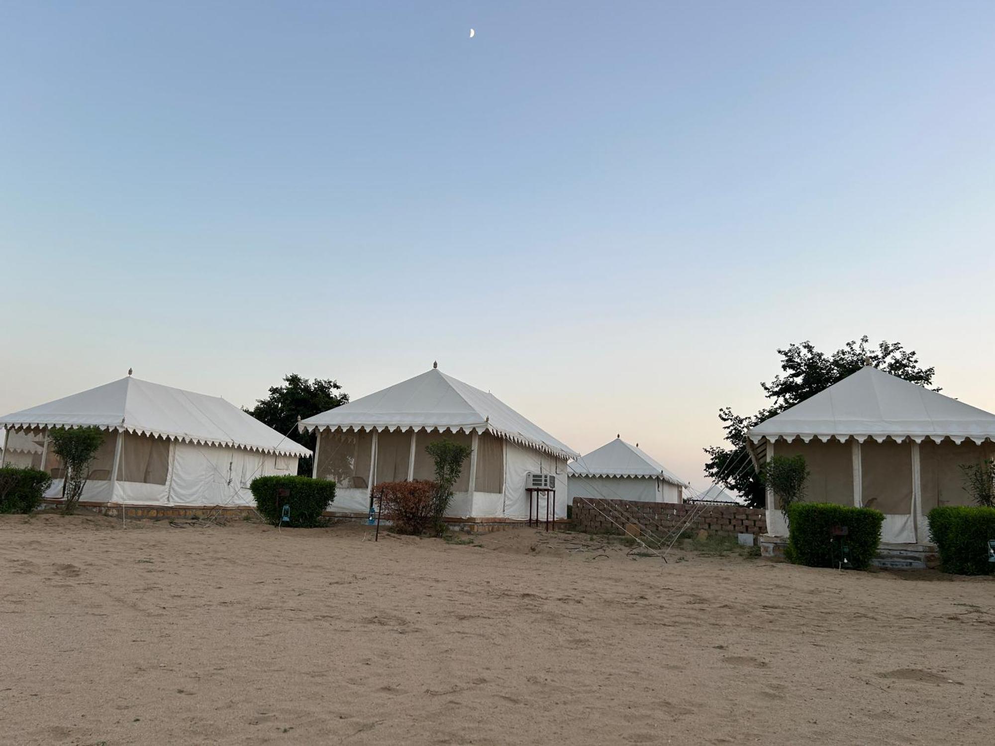 Sunny Desert Camp Kūri 外观 照片