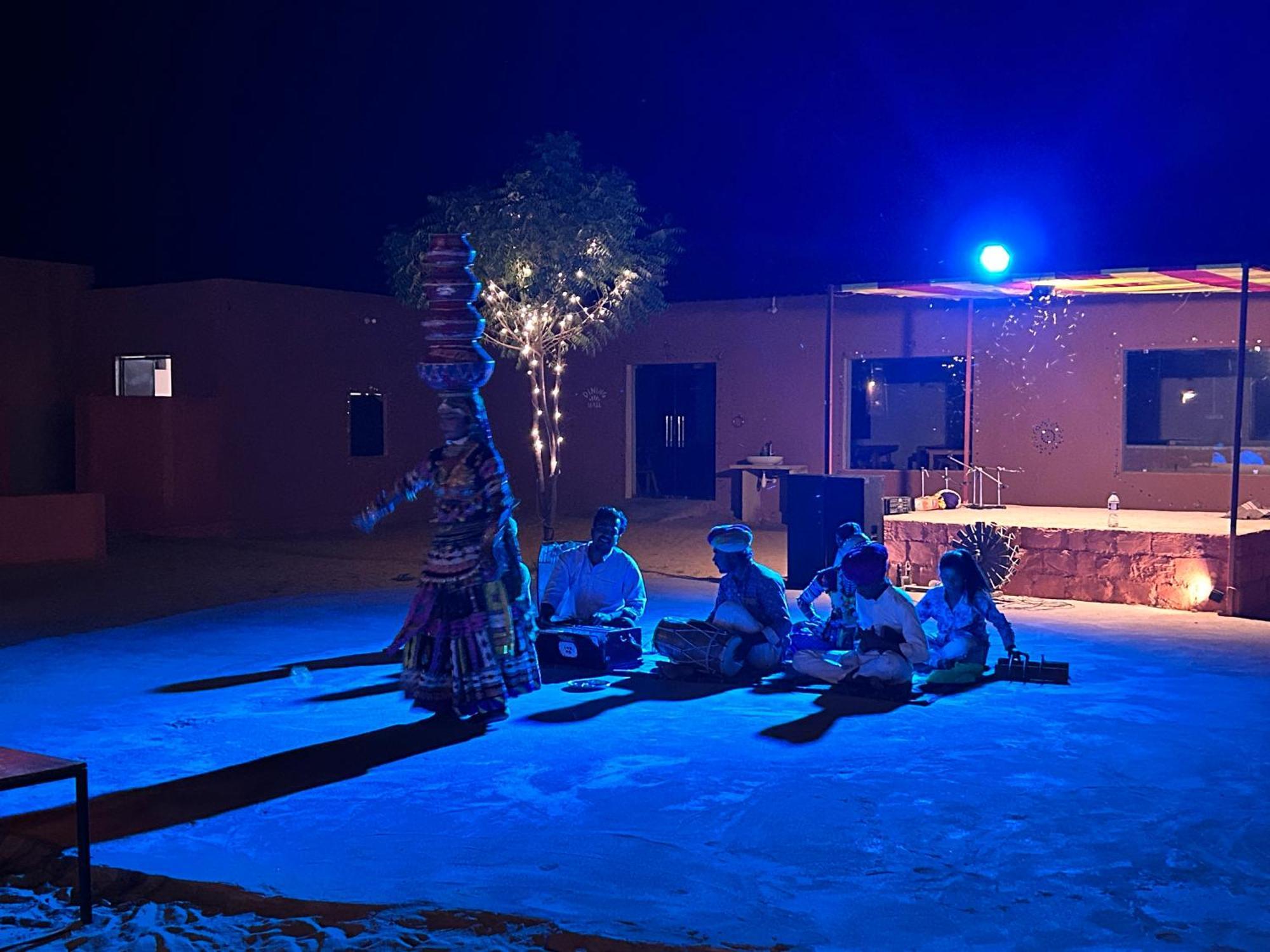 Sunny Desert Camp Kūri 外观 照片