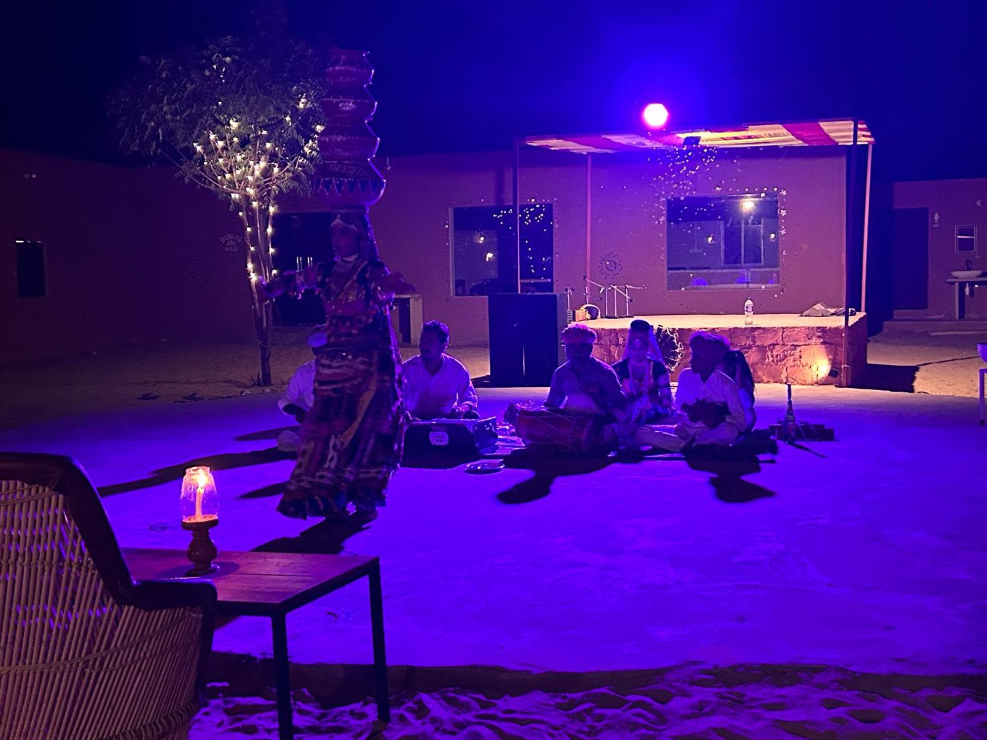 Sunny Desert Camp Kūri 外观 照片