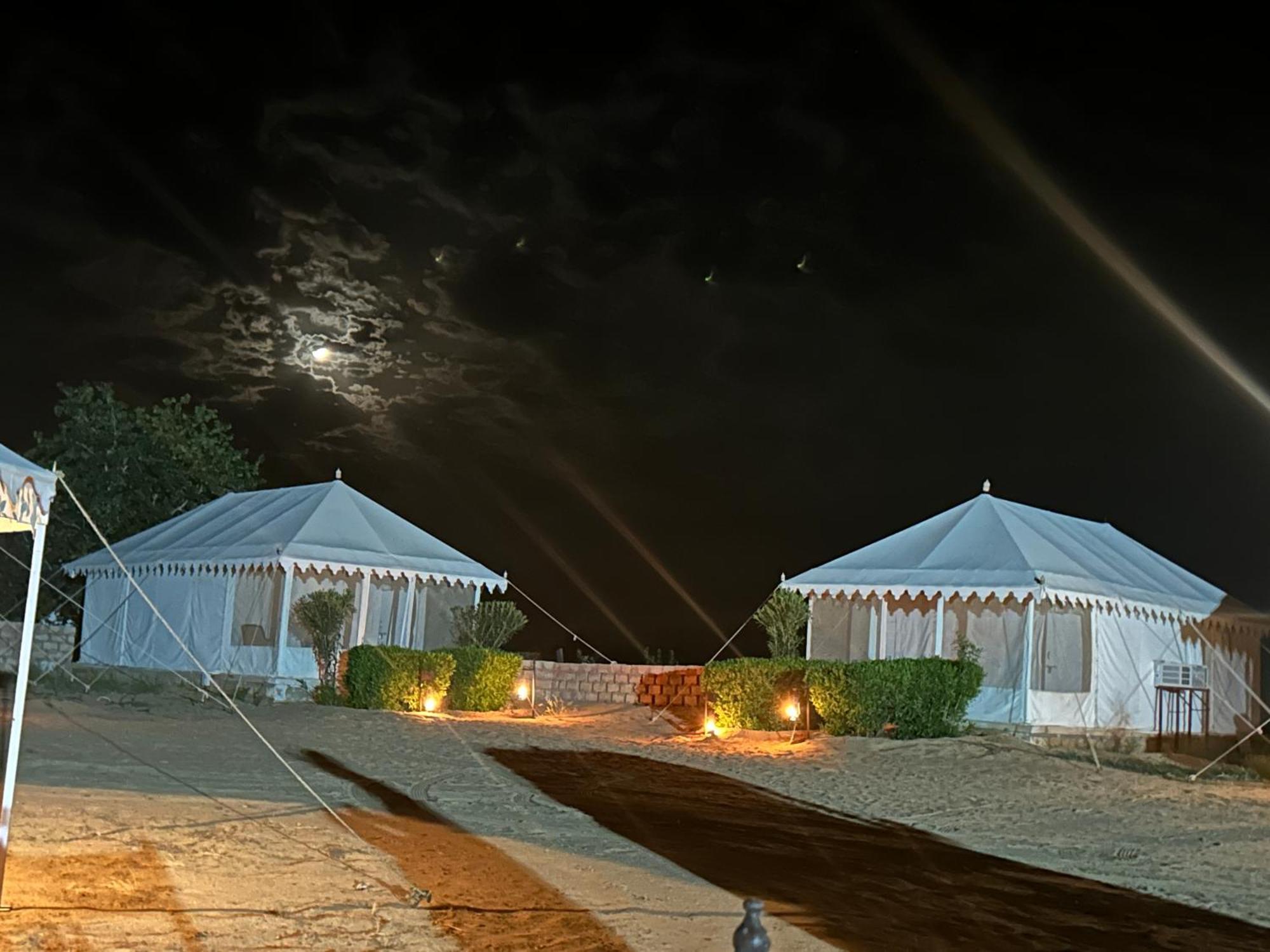 Sunny Desert Camp Kūri 外观 照片